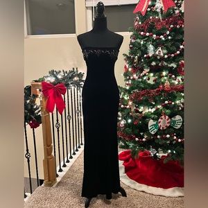 Scott McClintock Millennium 2000. Petite Size 6 Black Velvet Strapless Dress.